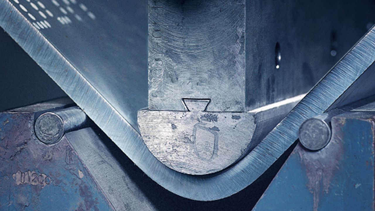 Armox bending plate used in vehicle armouring